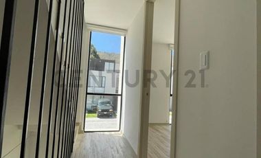 VENTA DE CASA EN CONJUNTO PRIVADO MITAD DEL MUNDO