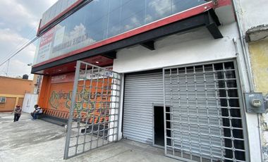 Edifcio con uso de suelo comercial, Lago de Guadalupe