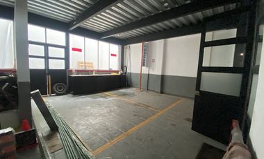 Edifcio con uso de suelo comercial, Lago de Guadalupe