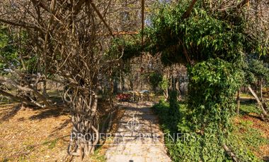 Amplia propiedad en Pirque con hermoso Jardín