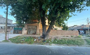 Casa en venta en importante esquina centro de Billinghurts