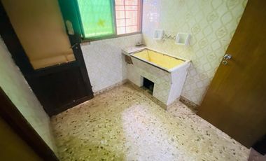 Casa en venta en importante esquina centro de Billinghurts