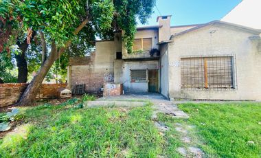 Casa en venta en importante esquina centro de Billinghurts