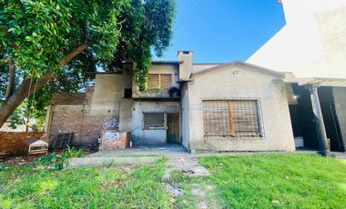 Casa en venta en importante esquina centro de Billinghurts