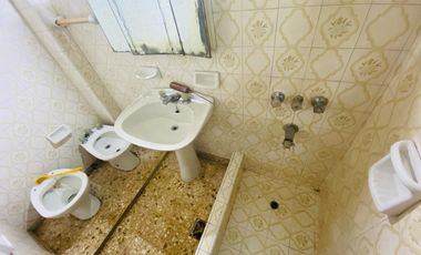 Casa en venta en importante esquina centro de Billinghurts