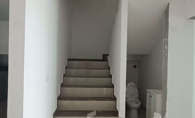 Casa en pre-venta  con habitación en planta baja - Fracc. Privado Coatepec