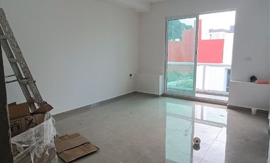 Casa en pre-venta  con habitación en planta baja - Fracc. Privado Coatepec