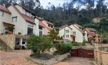 Vendo en zona urbana de La Calera casa en conjunto