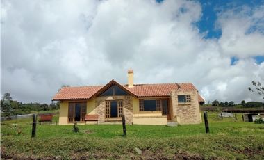 En la vereda Frailejonal de La Calera vendo linda casa de campo