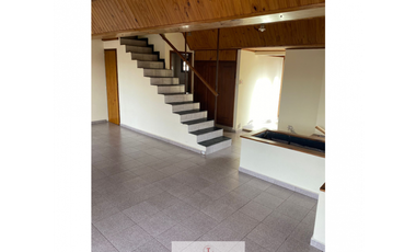 RETASADO !! Casa en venta de 6 ambientes con garaje doble