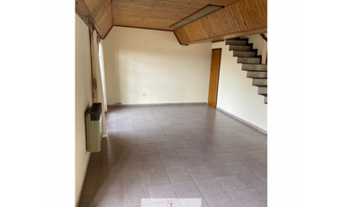 RETASADO !! Casa en venta de 6 ambientes con garaje doble