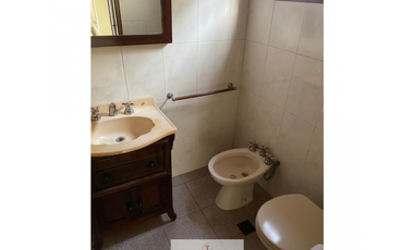 RETASADO !! Casa en venta de 6 ambientes con garaje doble