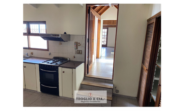 RETASADO !! Casa en venta de 6 ambientes con garaje doble