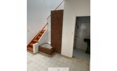 RETASADO !! Casa en venta de 6 ambientes con garaje doble