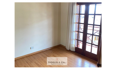 RETASADO !! Casa en venta de 6 ambientes con garaje doble