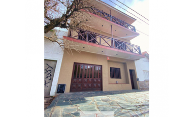 RETASADO !! Casa en venta de 6 ambientes con garaje doble