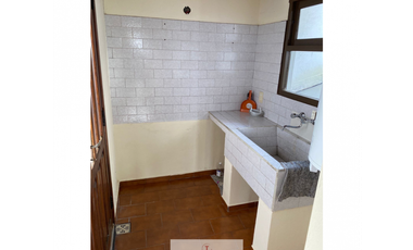 RETASADO !! Casa en venta de 6 ambientes con garaje doble