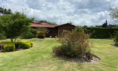 HERMOSA QUINTA CON PISCINA EN VENTA EN YUNGILLA