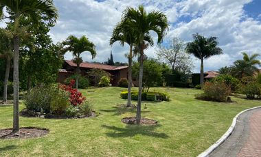 HERMOSA QUINTA CON PISCINA EN VENTA EN YUNGILLA