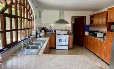 HERMOSA QUINTA CON PISCINA EN VENTA EN YUNGILLA