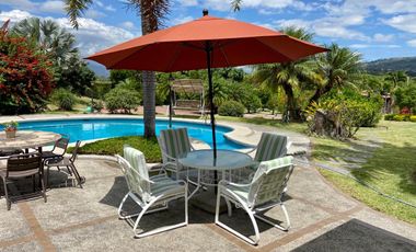 HERMOSA QUINTA CON PISCINA EN VENTA EN YUNGILLA