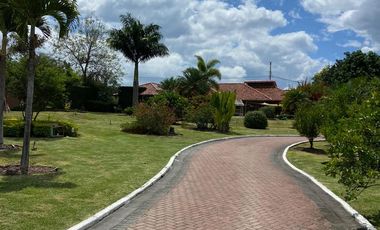 HERMOSA QUINTA CON PISCINA EN VENTA EN YUNGILLA