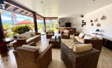 HERMOSA QUINTA CON PISCINA EN VENTA EN YUNGILLA