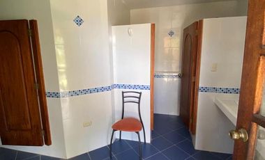 HERMOSA QUINTA CON PISCINA EN VENTA EN YUNGILLA