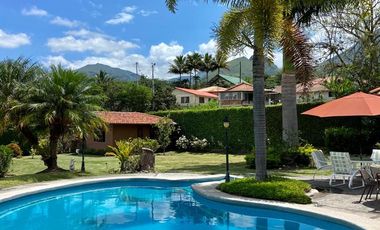 HERMOSA QUINTA CON PISCINA EN VENTA EN YUNGILLA
