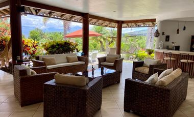HERMOSA QUINTA CON PISCINA EN VENTA EN YUNGILLA