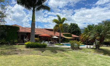 HERMOSA QUINTA CON PISCINA EN VENTA EN YUNGILLA