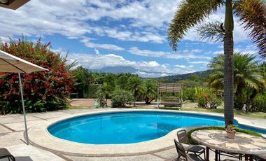 HERMOSA QUINTA CON PISCINA EN VENTA EN YUNGILLA