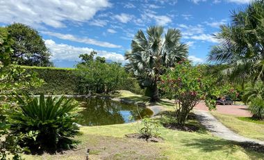 HERMOSA QUINTA CON PISCINA EN VENTA EN YUNGILLA