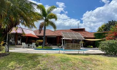 HERMOSA QUINTA CON PISCINA EN VENTA EN YUNGILLA