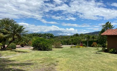HERMOSA QUINTA CON PISCINA EN VENTA EN YUNGILLA