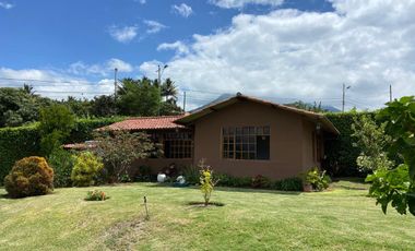 HERMOSA QUINTA CON PISCINA EN VENTA EN YUNGILLA