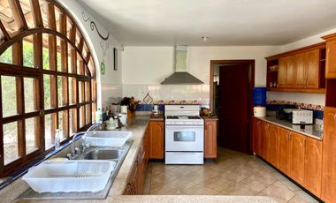 HERMOSA QUINTA CON PISCINA EN VENTA EN YUNGILLA