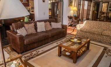 Chalet en venta. 4 dormit. 3 baños.Garage doble. Parque