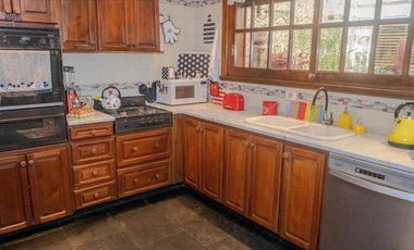Chalet en venta. 4 dormit. 3 baños.Garage doble. Parque