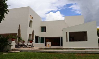 Bonita casa en renta en condominio