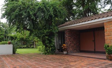 Bonita casa en renta en condominio