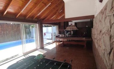 Chalet . 3 dormitorios. piscina. garage para tres autos
