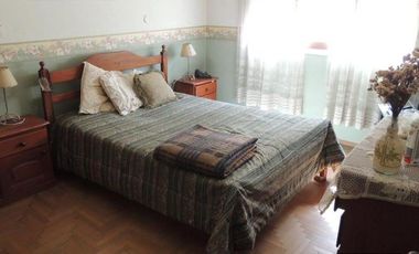 Chalet.Z/ Chauvin. 3 dormitorios. Escritorio. Parque. Garage