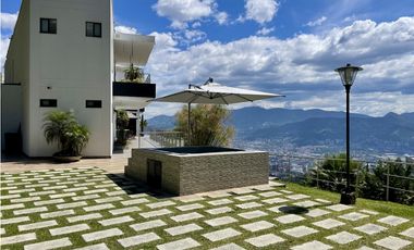 CASA CON VISTA A LA CIUDAD EN MEDELLN