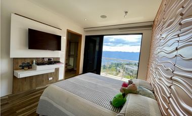 CASA CON VISTA A LA CIUDAD EN MEDELLN