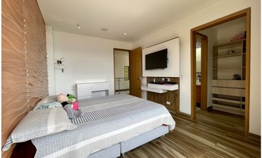 CASA CON VISTA A LA CIUDAD EN MEDELLN