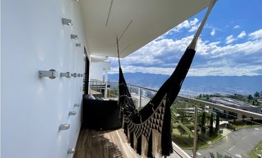 CASA CON VISTA A LA CIUDAD EN MEDELLN