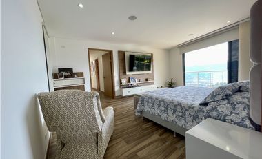 CASA CON VISTA A LA CIUDAD EN MEDELLN