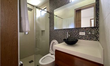 CASA CON VISTA A LA CIUDAD EN MEDELLN