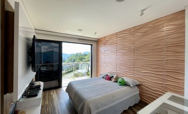 CASA CON VISTA A LA CIUDAD EN MEDELLN